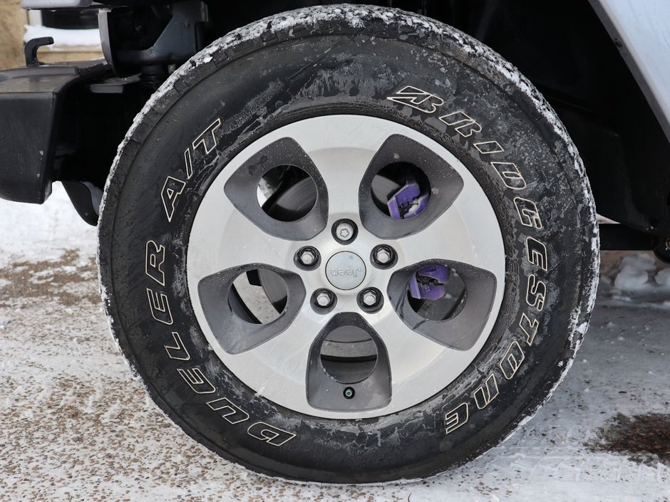 2017 Jeep Wrangler Unlimited UNLIMITED SAHARA IN BILLET METALLIC EQUIPPED WITH A 3.6L V6 , 4X4 , 5SPD AUTO , TRAILER TOW , LED LIGHTING , CONNECTIVITY GROUP-4