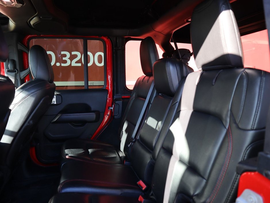 2018 Jeep Wrangler Unlimited UNLIMITED RUBICON IN FIRECRACKER RED EQUIPPED WITH A 3.6L V6 , 4X4 , 8SPD AUTO , 17INCH RIMS , 8.4INCH W/NAV , ALPINE AUDIO , LE-18