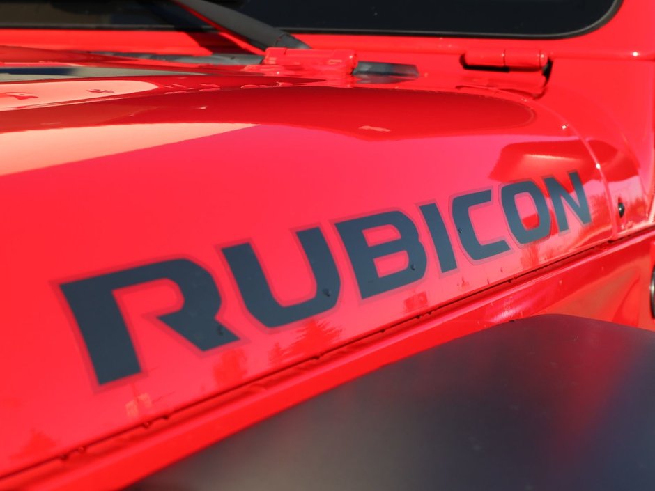 2018 Jeep Wrangler Unlimited UNLIMITED RUBICON IN FIRECRACKER RED EQUIPPED WITH A 3.6L V6 , 4X4 , 8SPD AUTO , 17INCH RIMS , 8.4INCH W/NAV , ALPINE AUDIO , LE-10