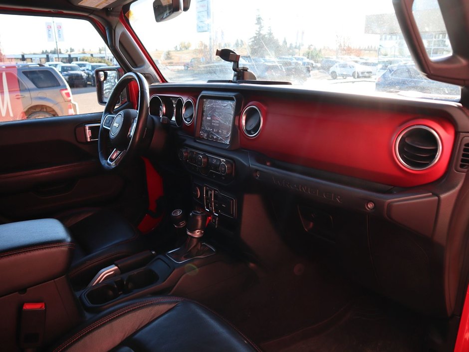 2018 Jeep Wrangler Unlimited UNLIMITED RUBICON IN FIRECRACKER RED EQUIPPED WITH A 3.6L V6 , 4X4 , 8SPD AUTO , 17INCH RIMS , 8.4INCH W/NAV , ALPINE AUDIO , LE-19