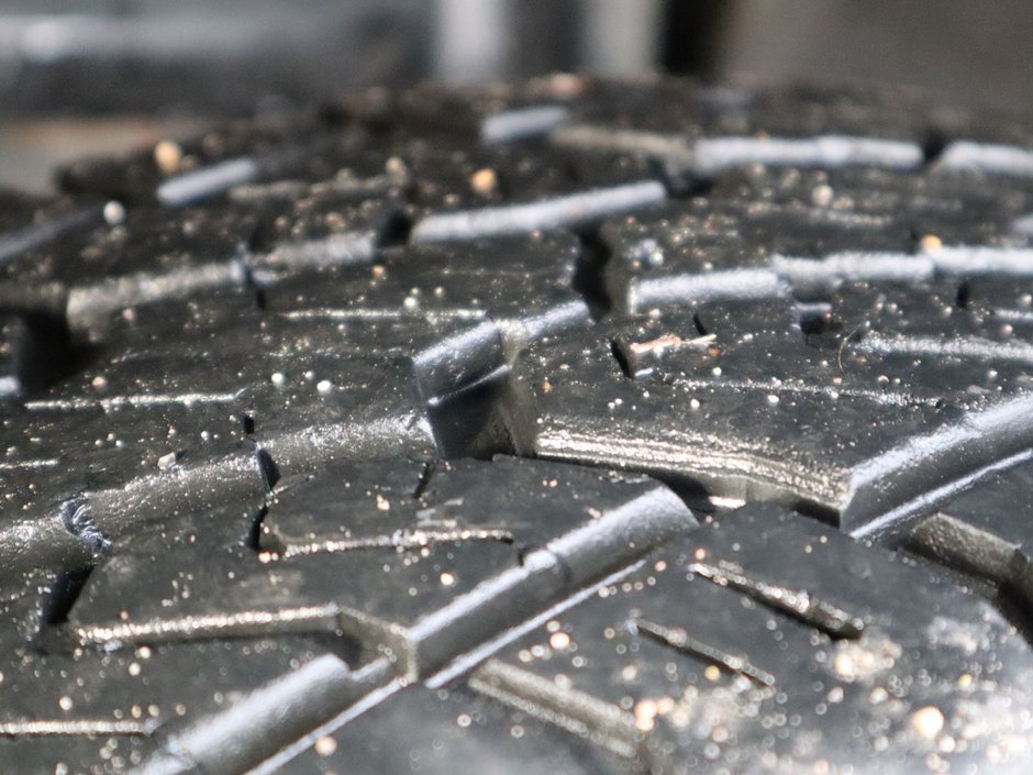 2019 Jeep Wrangler Unlimited SPORT IN GRANITE METALLIC EQUIPPED WITH A 2.0L TURBO I4 W/ETORQUE , 4X4 , 8SPD AUTO , 17INCH RIMS , ANTI SLIP DIFF REAR , COLD W-4