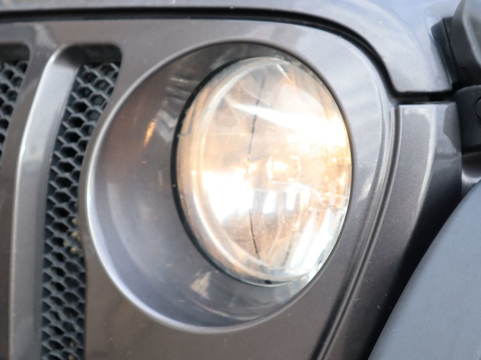 2019 Jeep Wrangler Unlimited SPORT IN GRANITE METALLIC EQUIPPED WITH A 2.0L TURBO I4 W/ETORQUE , 4X4 , 8SPD AUTO , 17INCH RIMS , ANTI SLIP DIFF REAR , COLD W-2