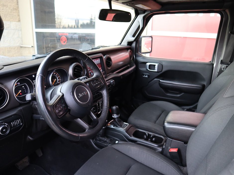 2019 Jeep Wrangler Unlimited SPORT IN GRANITE METALLIC EQUIPPED WITH A 2.0L TURBO I4 W/ETORQUE , 4X4 , 8SPD AUTO , 17INCH RIMS , ANTI SLIP DIFF REAR , COLD W-12