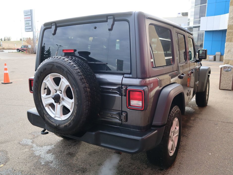 2019 Jeep Wrangler Unlimited SPORT IN GRANITE METALLIC EQUIPPED WITH A 2.0L TURBO I4 W/ETORQUE , 4X4 , 8SPD AUTO , 17INCH RIMS , ANTI SLIP DIFF REAR , COLD W-8