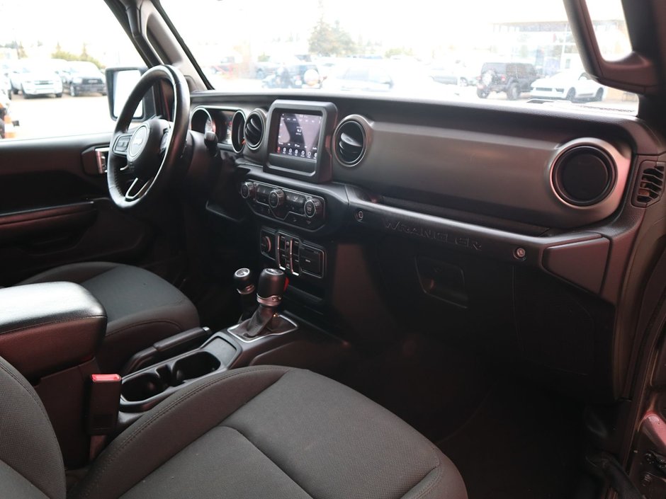 2019 Jeep Wrangler Unlimited SPORT IN GRANITE METALLIC EQUIPPED WITH A 2.0L TURBO I4 W/ETORQUE , 4X4 , 8SPD AUTO , 17INCH RIMS , ANTI SLIP DIFF REAR , COLD W-18