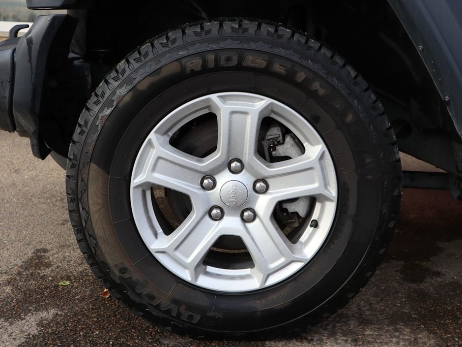 2019 Jeep Wrangler Unlimited SPORT IN GRANITE METALLIC EQUIPPED WITH A 2.0L TURBO I4 W/ETORQUE , 4X4 , 8SPD AUTO , 17INCH RIMS , ANTI SLIP DIFF REAR , COLD W-3