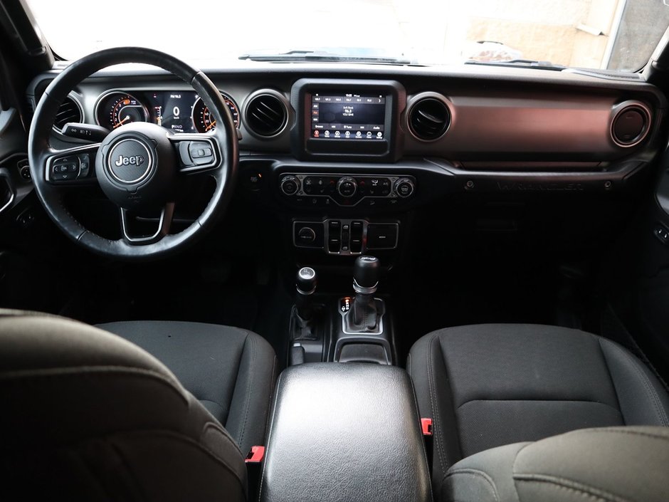 2019 Jeep Wrangler Unlimited SPORT IN GRANITE METALLIC EQUIPPED WITH A 2.0L TURBO I4 W/ETORQUE , 4X4 , 8SPD AUTO , 17INCH RIMS , ANTI SLIP DIFF REAR , COLD W-20