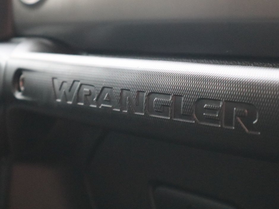 2019 Jeep Wrangler Unlimited SPORT IN GRANITE METALLIC EQUIPPED WITH A 2.0L TURBO I4 W/ETORQUE , 4X4 , 8SPD AUTO , 17INCH RIMS , ANTI SLIP DIFF REAR , COLD W-19