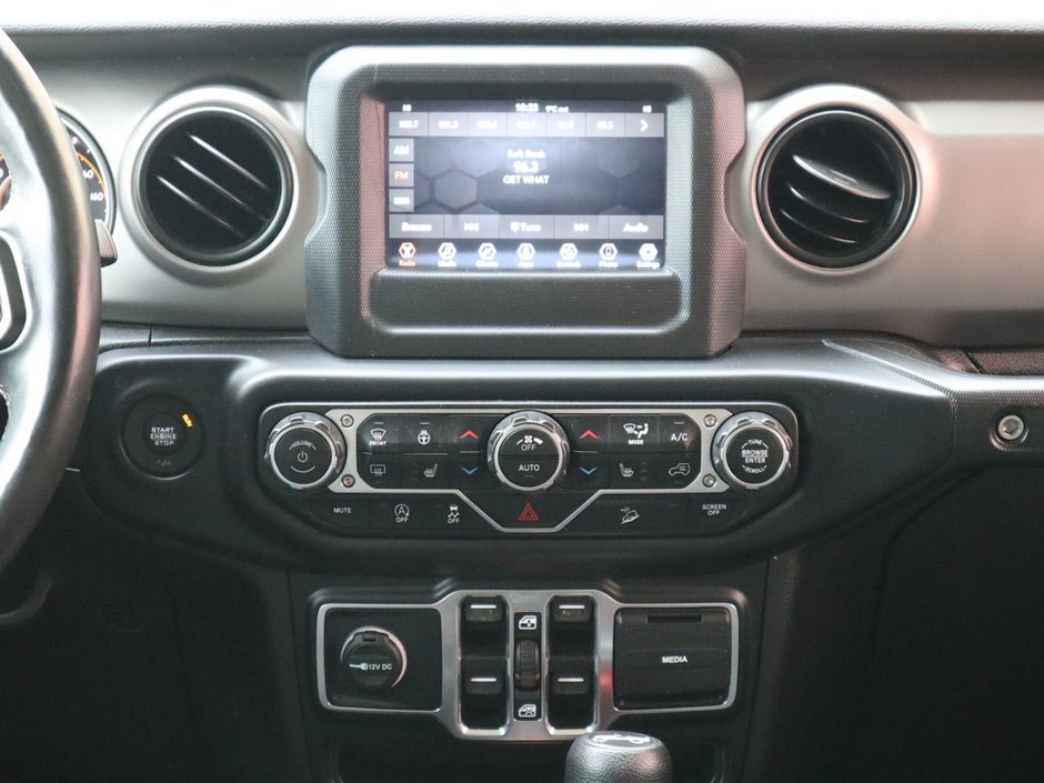 2019 Jeep Wrangler Unlimited SPORT IN GRANITE METALLIC EQUIPPED WITH A 2.0L TURBO I4 W/ETORQUE , 4X4 , 8SPD AUTO , 17INCH RIMS , ANTI SLIP DIFF REAR , COLD W-21