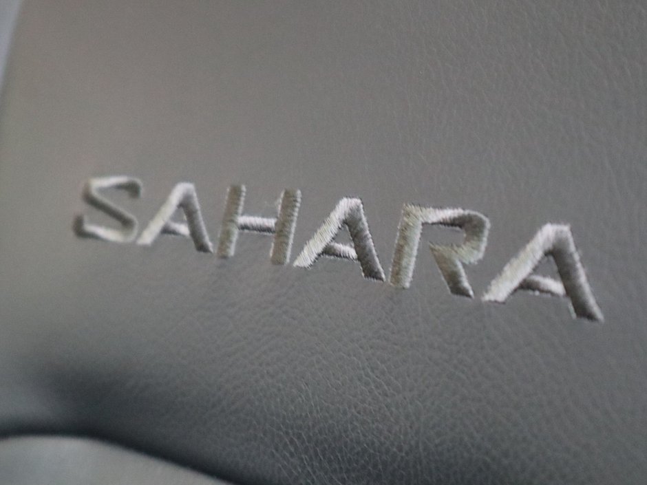 2021 Jeep Wrangler UNLIMITED SAHARA IN BRIGHT WHITE EQUIPPED WITH A 2.0L TURBO I4 , 4X4 , 8SPD TF AUTO , 4X4 , 18INCH RIMS , REMOTE START , NAV & S-16