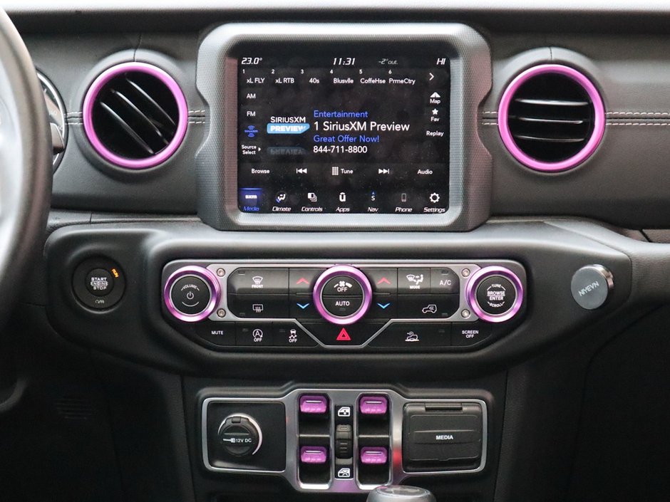 2021 Jeep Wrangler UNLIMITED SAHARA IN BRIGHT WHITE EQUIPPED WITH A 2.0L TURBO I4 , 4X4 , 8SPD TF AUTO , 4X4 , 18INCH RIMS , REMOTE START , NAV & S-22