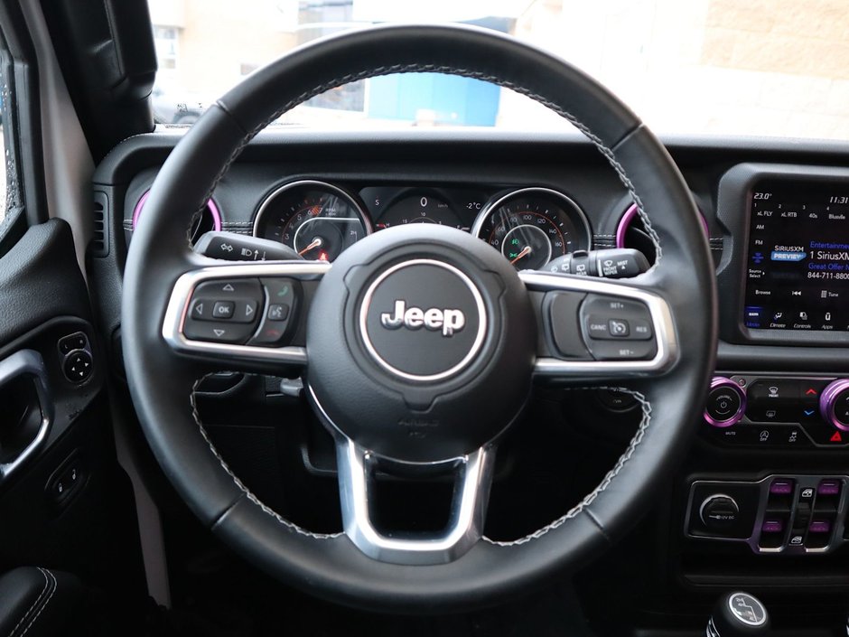 2021 Jeep Wrangler UNLIMITED SAHARA IN BRIGHT WHITE EQUIPPED WITH A 2.0L TURBO I4 , 4X4 , 8SPD TF AUTO , 4X4 , 18INCH RIMS , REMOTE START , NAV & S-24