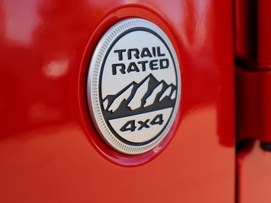 2023 Jeep Wrangler SAHARA IN FIRECRACKER RED EQUIPPED WITH A 3.6L V6 W/ETORQUE , 4X4 , 8SPD TF AUTO , HARDTOP , SIDE STEPS , LSD , LED LIGHTING , T-12