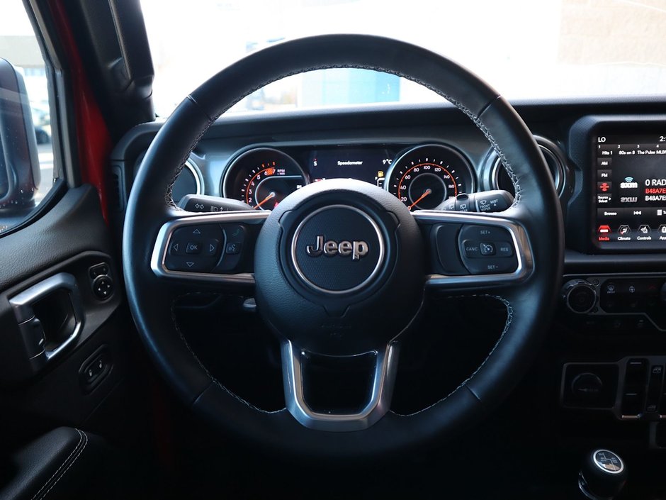 2023 Jeep Wrangler SAHARA IN FIRECRACKER RED EQUIPPED WITH A 3.6L V6 W/ETORQUE , 4X4 , 8SPD TF AUTO , HARDTOP , SIDE STEPS , LSD , LED LIGHTING , T-25