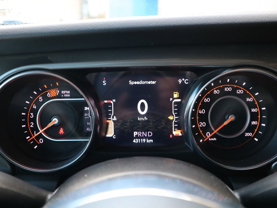 2023 Jeep Wrangler SAHARA IN FIRECRACKER RED EQUIPPED WITH A 3.6L V6 W/ETORQUE , 4X4 , 8SPD TF AUTO , HARDTOP , SIDE STEPS , LSD , LED LIGHTING , T-26