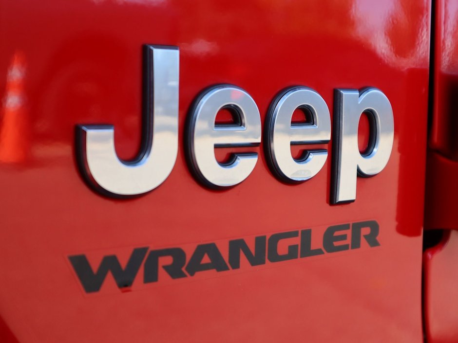 2023 Jeep Wrangler SAHARA IN FIRECRACKER RED EQUIPPED WITH A 3.6L V6 W/ETORQUE , 4X4 , 8SPD TF AUTO , HARDTOP , SIDE STEPS , LSD , LED LIGHTING , T-14