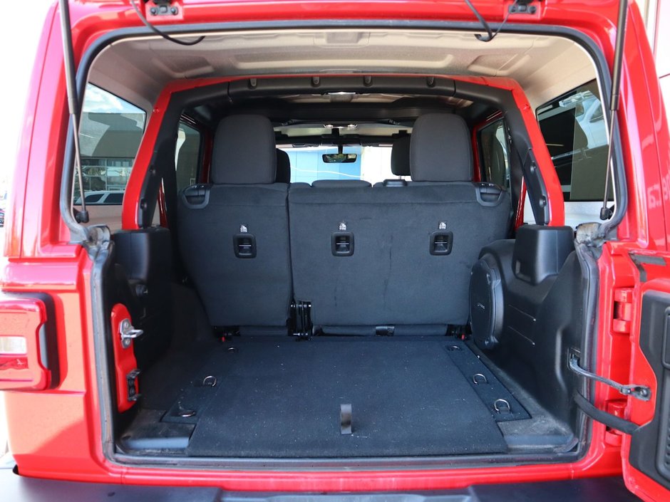 2023 Jeep Wrangler SAHARA IN FIRECRACKER RED EQUIPPED WITH A 3.6L V6 W/ETORQUE , 4X4 , 8SPD TF AUTO , HARDTOP , SIDE STEPS , LSD , LED LIGHTING , T-9