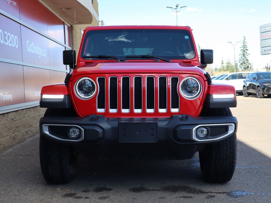 2023 Jeep Wrangler SAHARA IN FIRECRACKER RED EQUIPPED WITH A 3.6L V6 W/ETORQUE , 4X4 , 8SPD TF AUTO , HARDTOP , SIDE STEPS , LSD , LED LIGHTING , T-1