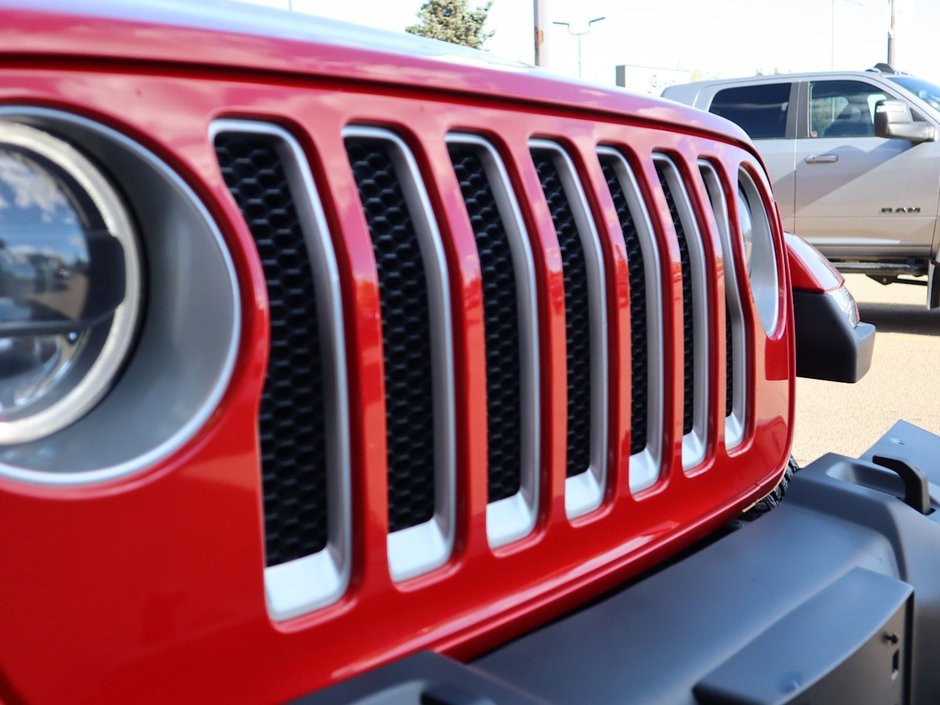 2023 Jeep Wrangler SAHARA IN FIRECRACKER RED EQUIPPED WITH A 3.6L V6 W/ETORQUE , 4X4 , 8SPD TF AUTO , HARDTOP , SIDE STEPS , LSD , LED LIGHTING , T-2