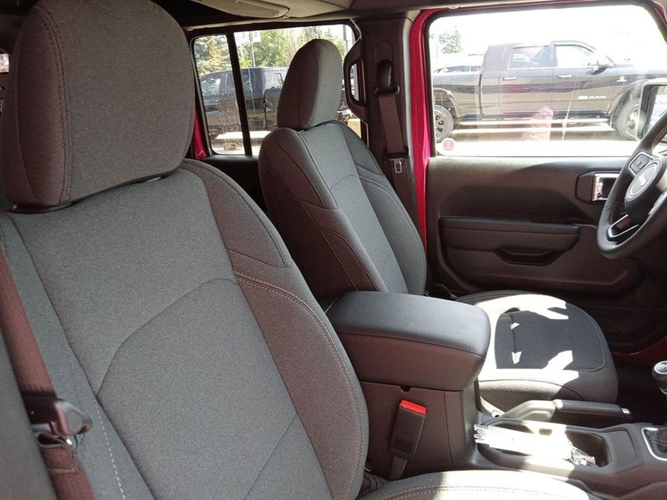 2024 Jeep Wrangler SPORT S IN TUSCADERO PEARL EQUIPPED WITH A 3.6L V6 , 4X4 , 8SPD TF AUTO , 17INCH RIMS , SAFETY GROUP , TECH GROUP , CONVENIENCE-21