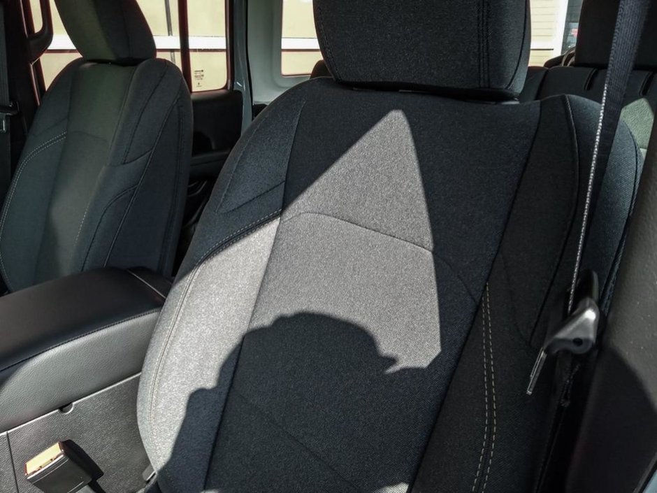 2024 Jeep Wrangler SPORT IN EARL GREY EQUIPPED WITH A 3.6L V6 , 4X4 , 8SPD TF AUTO , MODULAR HARDTOP , BACKUP CAM , AUTO LIGHTS , PUSH START , DUAL-19