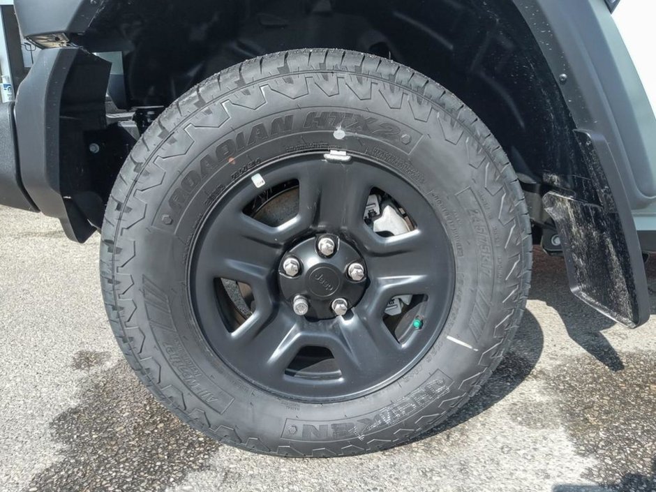 2024 Jeep Wrangler SPORT IN EARL GREY EQUIPPED WITH A 3.6L V6 , 4X4 , 8SPD TF AUTO , MODULAR HARDTOP , BACKUP CAM , AUTO LIGHTS , PUSH START , DUAL-5