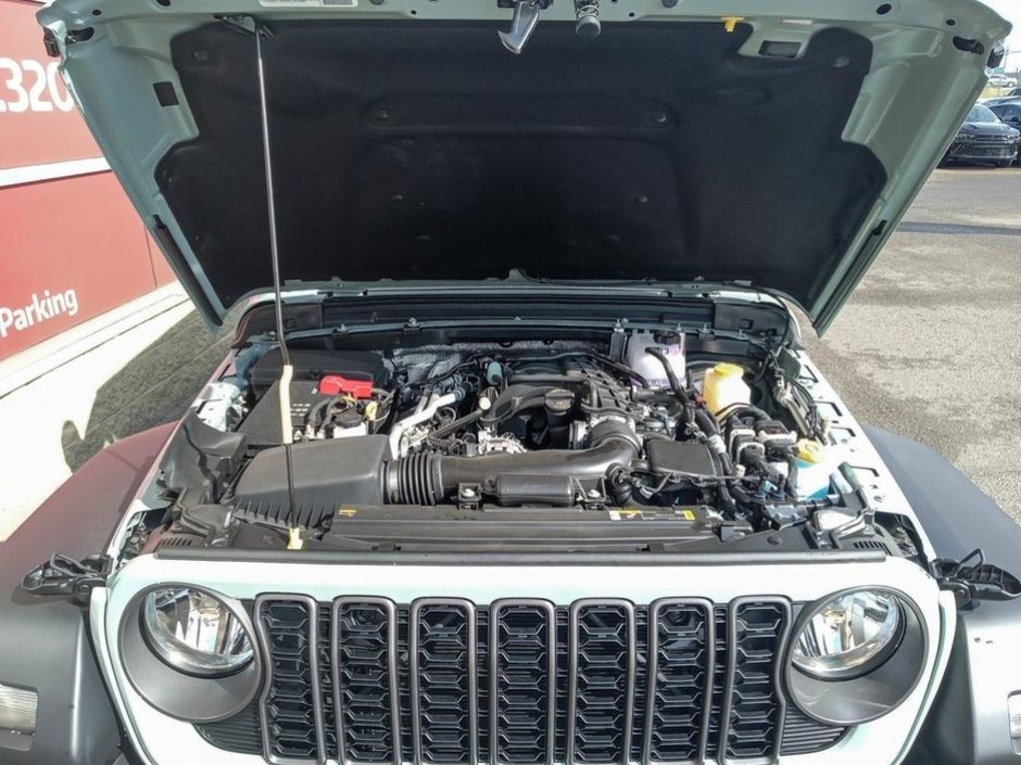 2024 Jeep Wrangler SPORT IN EARL GREY EQUIPPED WITH A 3.6L V6 , 4X4 , 8SPD TF AUTO , MODULAR HARDTOP , BACKUP CAM , AUTO LIGHTS , PUSH START , DUAL-9
