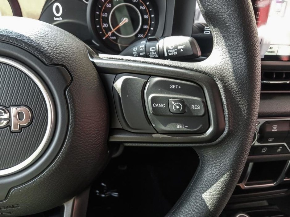 2024 Jeep Wrangler SPORT IN EARL GREY EQUIPPED WITH A 3.6L V6 , 4X4 , 8SPD TF AUTO , MODULAR HARDTOP , BACKUP CAM , AUTO LIGHTS , PUSH START , DUAL-15