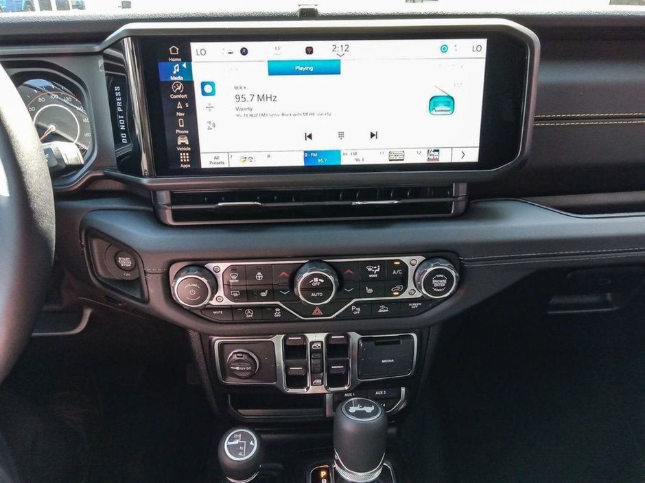 2024 Jeep Wrangler SAHARA IN HYDRO BLUE PEARL EQUIPPED WITH A 3.6L V6 , 4X4 , 8SPD TF AUTO , HARDTOP , SIDE STEPS , SAFETY GROUP , TECH GROUP , NAV-18