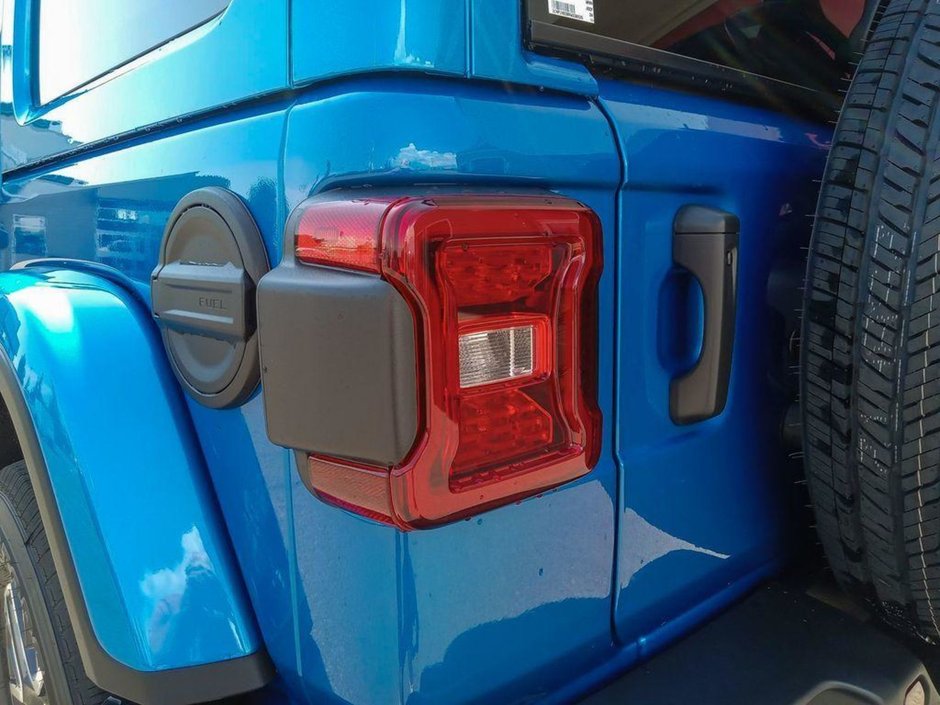 2024 Jeep Wrangler SAHARA IN HYDRO BLUE PEARL EQUIPPED WITH A 3.6L V6 , 4X4 , 8SPD TF AUTO , HARDTOP , SIDE STEPS , SAFETY GROUP , TECH GROUP , NAV-10