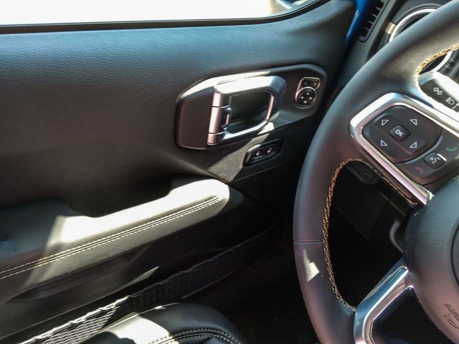 2024 Jeep Wrangler SAHARA IN HYDRO BLUE PEARL EQUIPPED WITH A 3.6L V6 , 4X4 , 8SPD TF AUTO , HARDTOP , SIDE STEPS , SAFETY GROUP , TECH GROUP , NAV-16