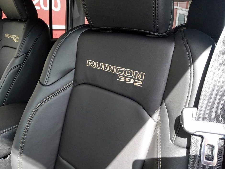 2024 Jeep Wrangler RUBICON 392 FINAL EDITION IN SILVER ZYNITH EQUIPPED WITH A SRT HEMI 6.4L V8 , 4X4 , 8SPD TF AUTO , SKY ONE TOUCH PWR TOP , 392 N-22