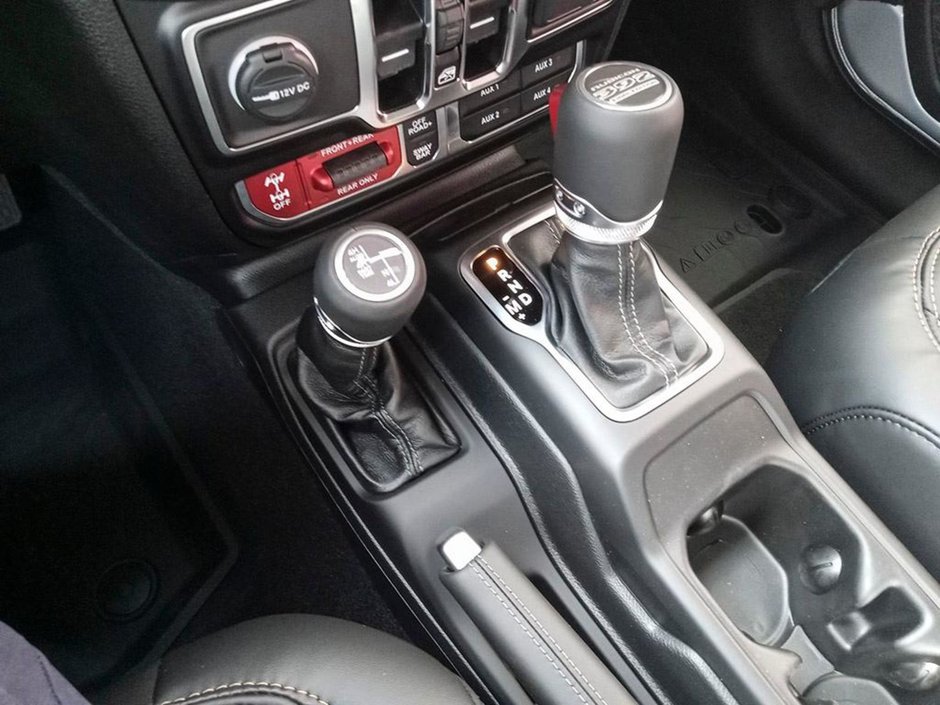 2024 Jeep Wrangler RUBICON 392 FINAL EDITION IN SILVER ZYNITH EQUIPPED WITH A SRT HEMI 6.4L V8 , 4X4 , 8SPD TF AUTO , SKY ONE TOUCH PWR TOP , 392 N-20