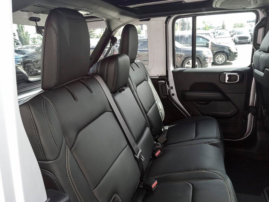 2024 Jeep Wrangler RUBICON 392 FINAL EDITION IN SILVER ZYNITH EQUIPPED WITH A SRT HEMI 6.4L V8 , 4X4 , 8SPD TF AUTO , SKY ONE TOUCH PWR TOP , 392 N-24