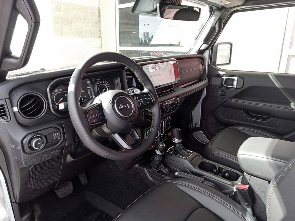 2024 Jeep Wrangler RUBICON 392 FINAL EDITION IN SILVER ZYNITH EQUIPPED WITH A SRT HEMI 6.4L V8 , 4X4 , 8SPD TF AUTO , SKY ONE TOUCH PWR TOP , 392 N-14