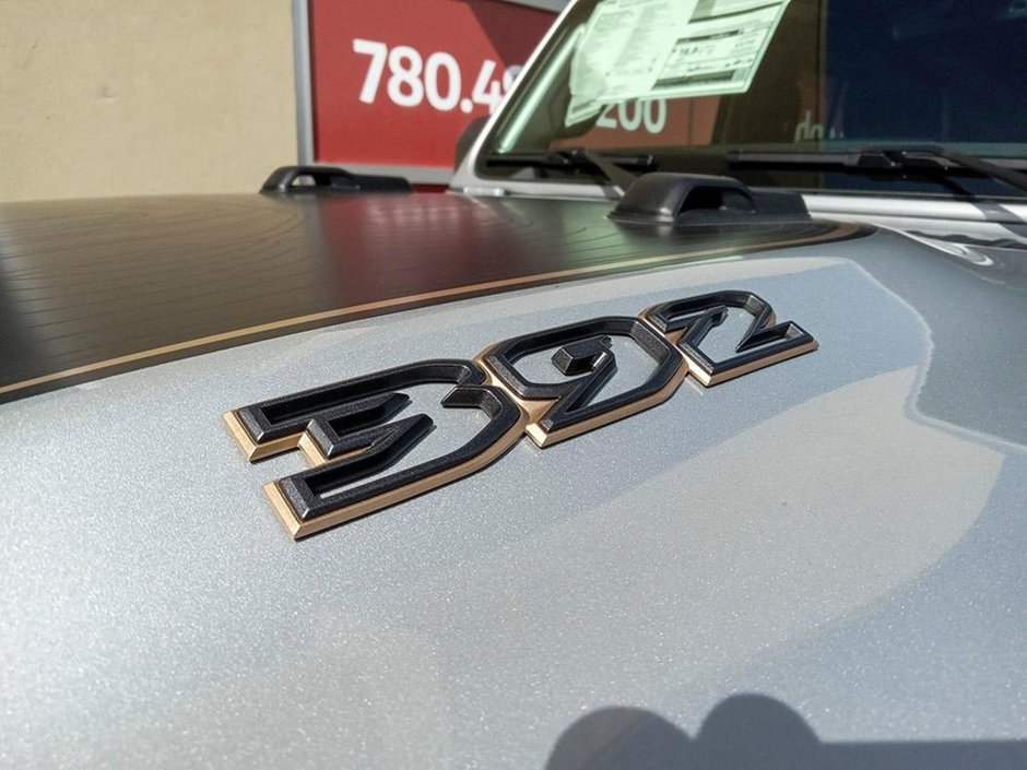 2024 Jeep Wrangler RUBICON 392 FINAL EDITION IN SILVER ZYNITH EQUIPPED WITH A SRT HEMI 6.4L V8 , 4X4 , 8SPD TF AUTO , SKY ONE TOUCH PWR TOP , 392 N-12