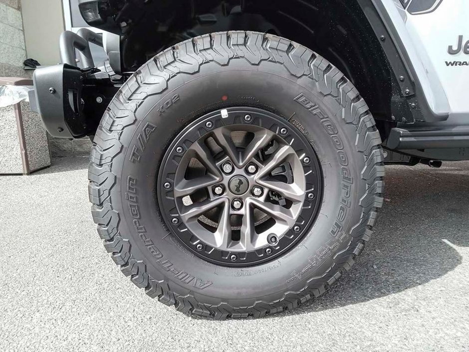 2024 Jeep Wrangler RUBICON 392 FINAL EDITION IN SILVER ZYNITH EQUIPPED WITH A SRT HEMI 6.4L V8 , 4X4 , 8SPD TF AUTO , SKY ONE TOUCH PWR TOP , 392 N-5