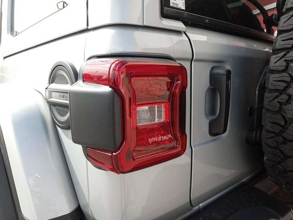 2024 Jeep Wrangler RUBICON 392 FINAL EDITION IN SILVER ZYNITH EQUIPPED WITH A SRT HEMI 6.4L V8 , 4X4 , 8SPD TF AUTO , SKY ONE TOUCH PWR TOP , 392 N-11