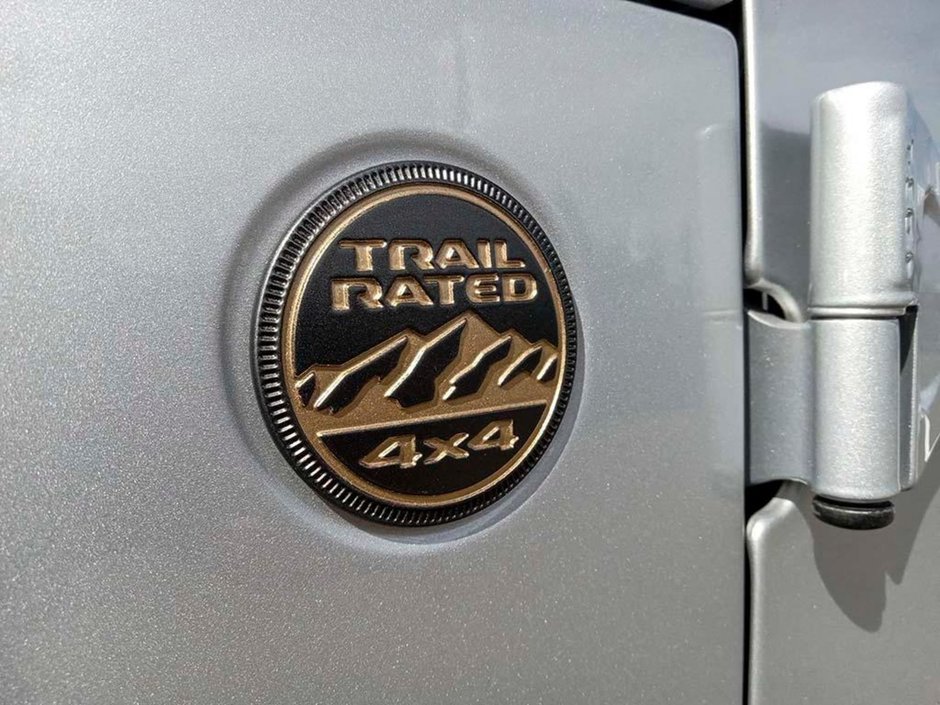 2024 Jeep Wrangler RUBICON 392 FINAL EDITION IN SILVER ZYNITH EQUIPPED WITH A SRT HEMI 6.4L V8 , 4X4 , 8SPD TF AUTO , SKY ONE TOUCH PWR TOP , 392 N-13