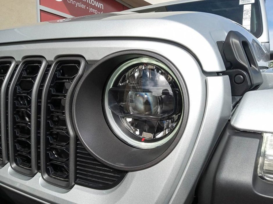 2024 Jeep Wrangler RUBICON 392 FINAL EDITION IN SILVER ZYNITH EQUIPPED WITH A SRT HEMI 6.4L V8 , 4X4 , 8SPD TF AUTO , SKY ONE TOUCH PWR TOP , 392 N-9