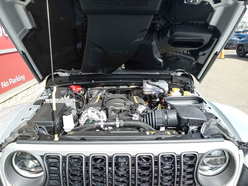 2024 Jeep Wrangler RUBICON 392 FINAL EDITION IN SILVER ZYNITH EQUIPPED WITH A SRT HEMI 6.4L V8 , 4X4 , 8SPD TF AUTO , SKY ONE TOUCH PWR TOP , 392 N-7