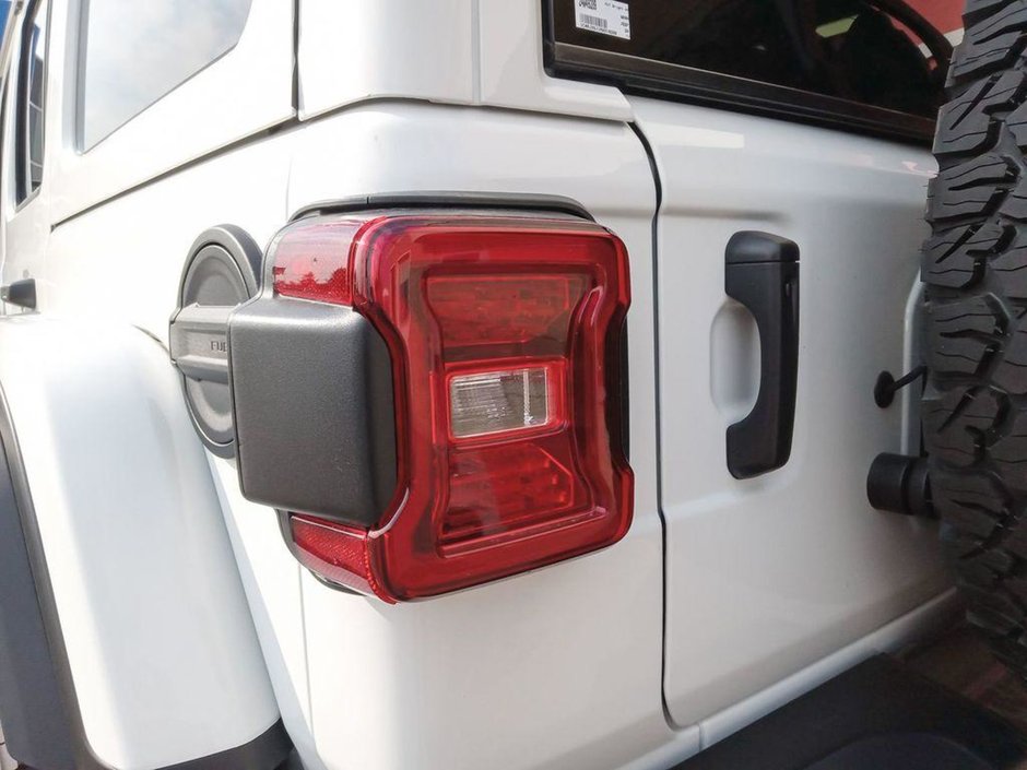 2024 Jeep Wrangler RUBICON 392 FINAL EDITION IN BRIGHT WHITE EQUIPPED WITH A 6.4L SRT V8 , 8SPD TF AUTO , 4X4 , SKY TOP , WINCH , 17INCH BEADLOCK R-10