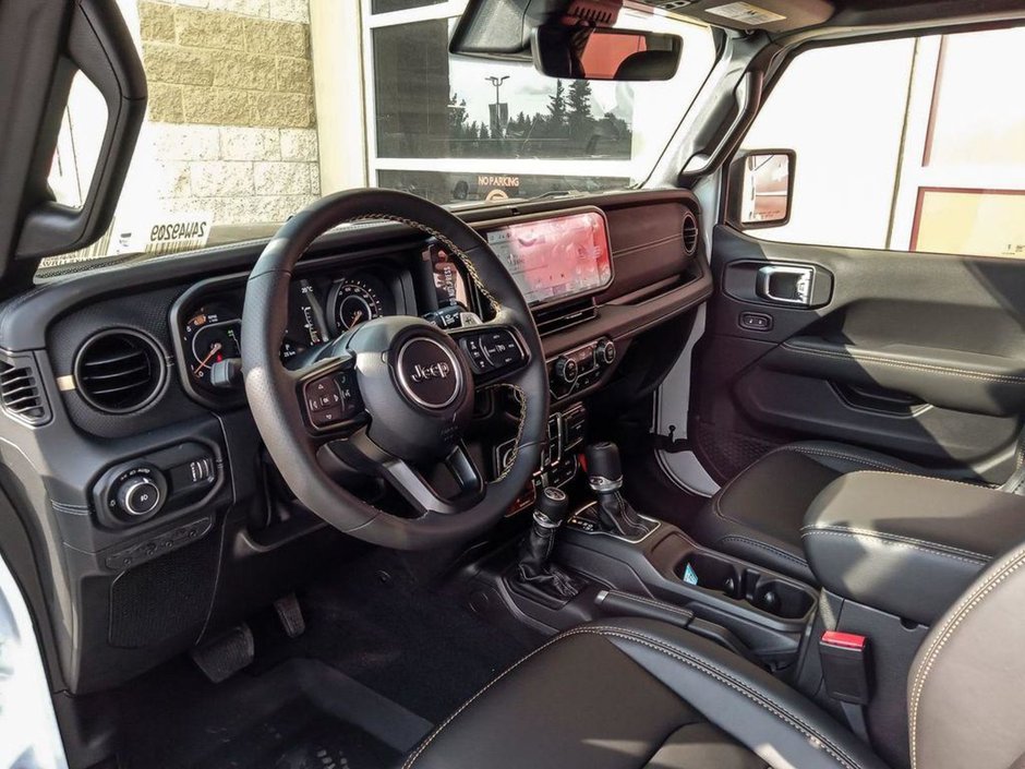 2024 Jeep Wrangler RUBICON 392 FINAL EDITION IN BRIGHT WHITE EQUIPPED WITH A 6.4L SRT V8 , 8SPD TF AUTO , 4X4 , SKY TOP , WINCH , 17INCH BEADLOCK R-12