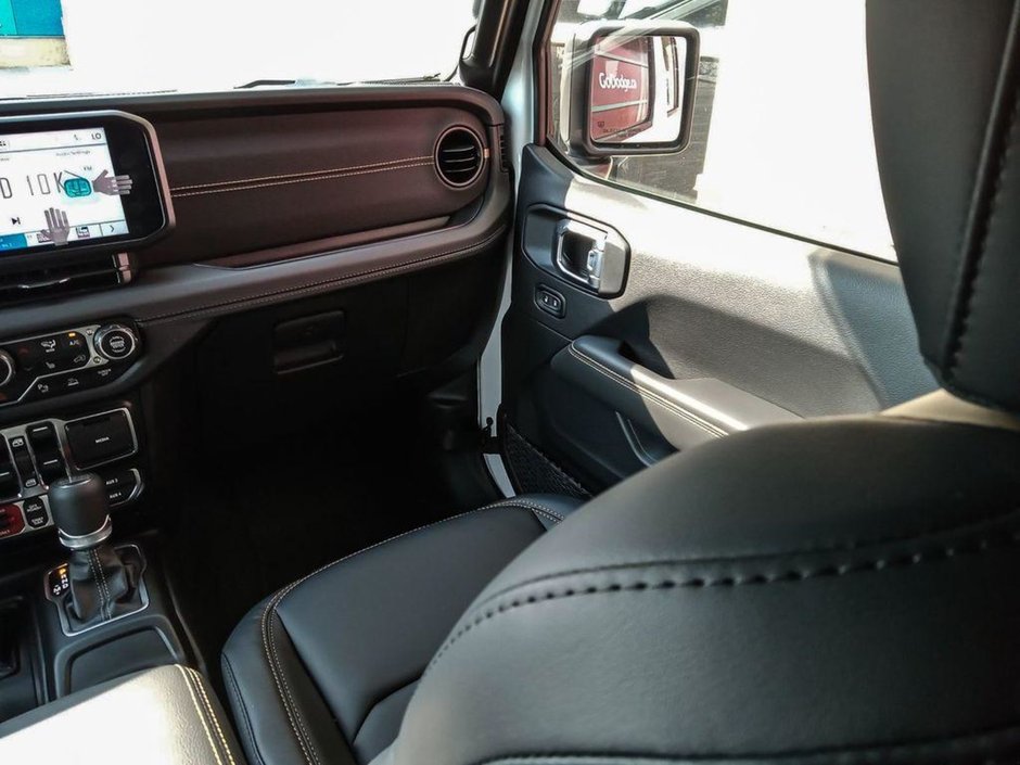 2024 Jeep Wrangler RUBICON 392 FINAL EDITION IN BRIGHT WHITE EQUIPPED WITH A 6.4L SRT V8 , 8SPD TF AUTO , 4X4 , SKY TOP , WINCH , 17INCH BEADLOCK R-24