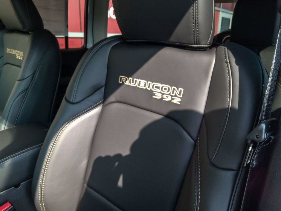 2024 Jeep Wrangler RUBICON 392 FINAL EDITION IN BRIGHT WHITE EQUIPPED WITH A 6.4L SRT V8 , 8SPD TF AUTO , 4X4 , SKY TOP , WINCH , 17INCH BEADLOCK R-19