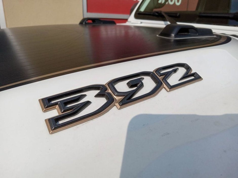 2024 Jeep Wrangler RUBICON 392 FINAL EDITION IN BRIGHT WHITE EQUIPPED WITH A 6.4L SRT V8 , 8SPD TF AUTO , 4X4 , SKY TOP , WINCH , 17INCH BEADLOCK R-25