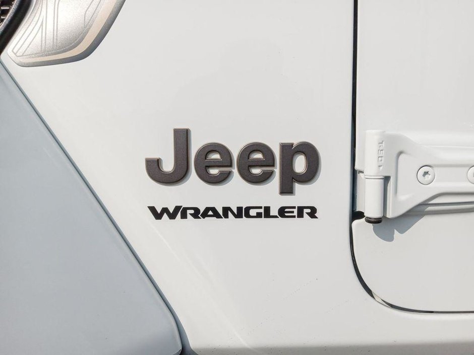 2024 Jeep Wrangler RUBICON 392 FINAL EDITION IN BRIGHT WHITE EQUIPPED WITH A 6.4L SRT V8 , 8SPD TF AUTO , 4X4 , SKY TOP , WINCH , 17INCH BEADLOCK R-8