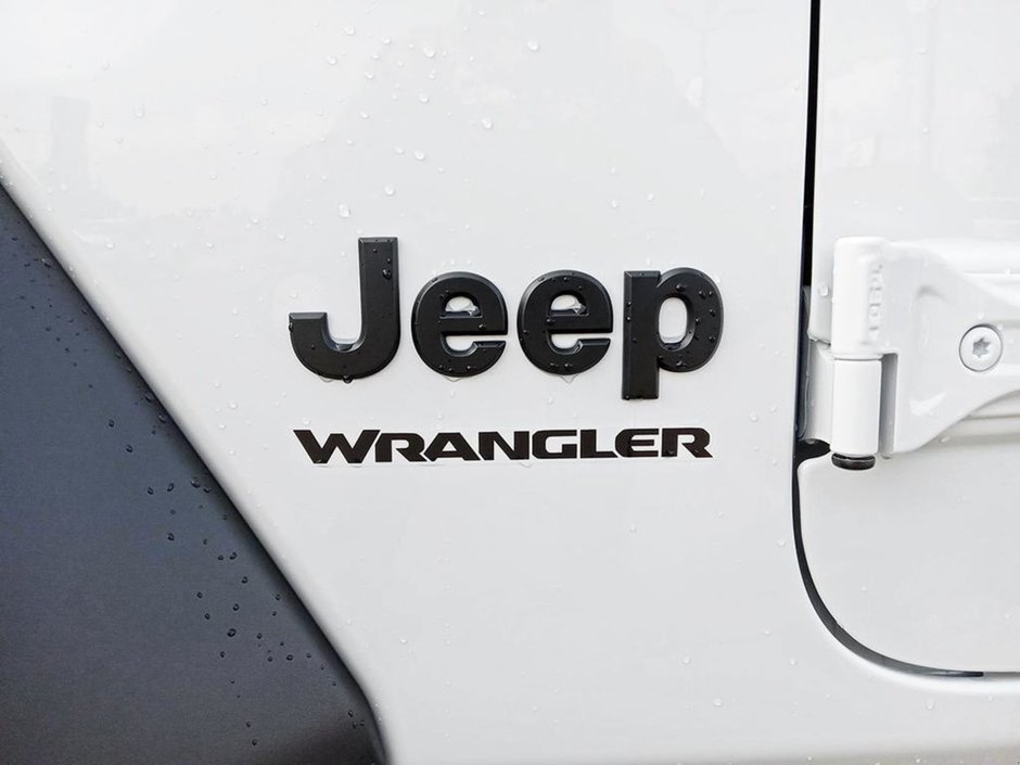 2024 Jeep Wrangler SPORT IN BRIGHT WHITE EQUIPPED WITH A 3.6L V6 , 4X4 , 8SPD TF AUTO , HARDTOP , BACKUP CAM , PUSH START , DUAL ZONE AC , 12.3INCH-8