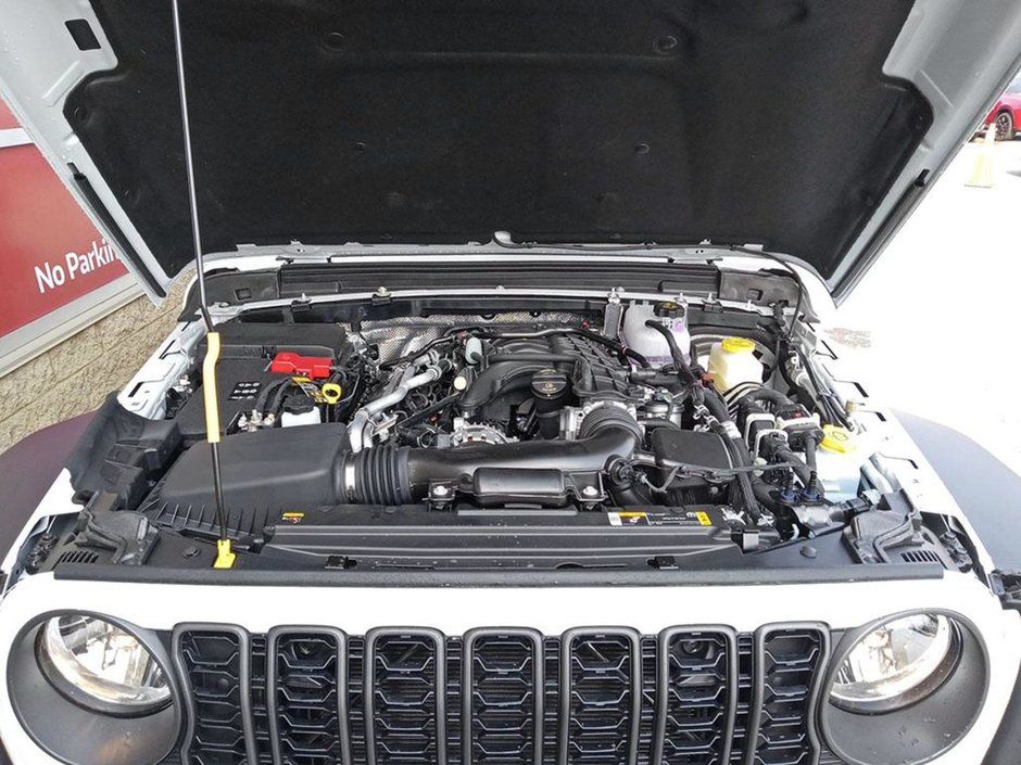 2024 Jeep Wrangler SPORT IN BRIGHT WHITE EQUIPPED WITH A 3.6L V6 , 4X4 , 8SPD TF AUTO , HARDTOP , BACKUP CAM , PUSH START , DUAL ZONE AC , 12.3INCH-9