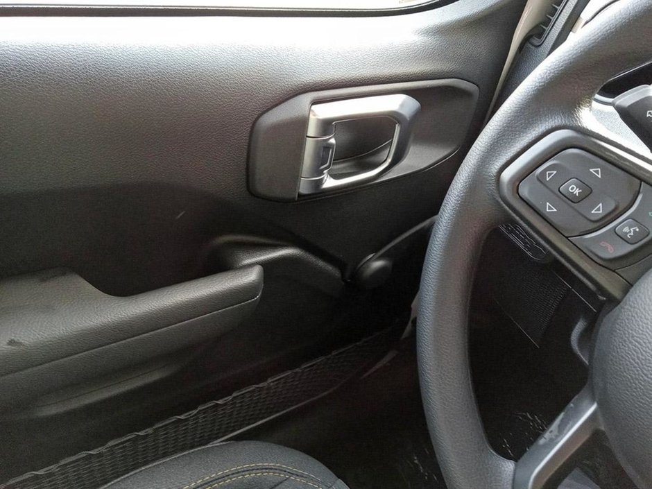 2024 Jeep Wrangler SPORT IN BRIGHT WHITE EQUIPPED WITH A 3.6L V6 , 4X4 , 8SPD TF AUTO , HARDTOP , BACKUP CAM , PUSH START , DUAL ZONE AC , 12.3INCH-16